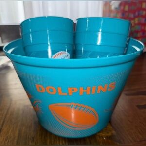 NWT MIAMI DOLPHINS BUNDLE SNACKS BUCKET + 4 CUP (25oz/each)